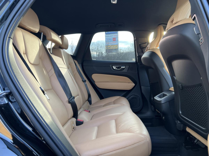 Volvo XC60 B4 AWD INSCRIPTION Aut CZ