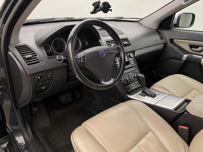 Volvo XC90 2.4 D5 AWD SUMMUM AUT 7 míst 2.4 d Summum