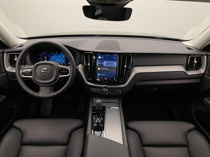 Volvo XC60 B4 AWD DARK PLUS AUT 1.maj