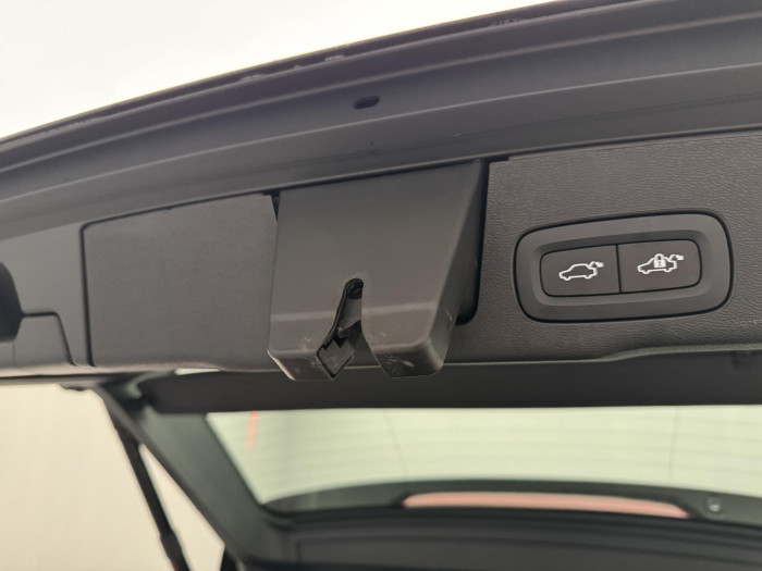 Volvo XC60 B4 AWD CORE CZ 1. maj