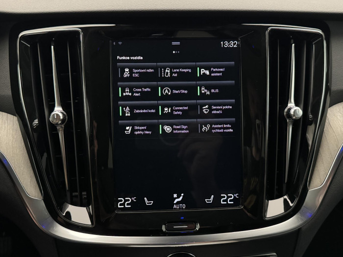 Volvo V60 CC D4 AWD MOMENTUM REZERVACE 2.0 d CC CC Momentum