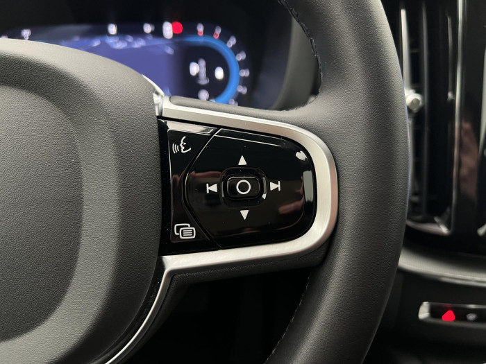 Volvo XC60 B5 AWD PLUS DARK AUT CZ