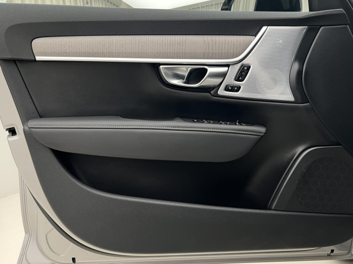 Volvo V90 T6 AWD RECHARGE PLUS DARK AUT