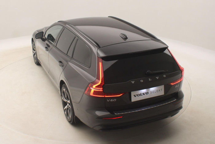 Volvo V60 B4 DARK PLUS AUT 1.maj