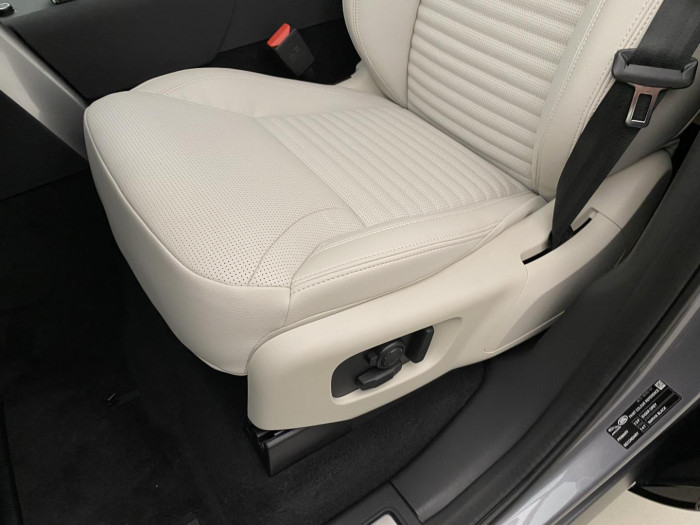 Land Rover Discovery D350 DYNAMIC SE AWD REZERVACE 3.0 d Dynamic SE