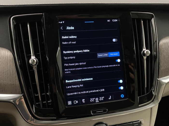 Volvo V90 CC B4 AWD PLUS AUT CZ 1.maj. 2.0 CC CC Plus