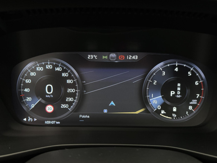 Volvo XC40 B4 MOMENTUM PRO CZ 1.maj 2.0 Momentum