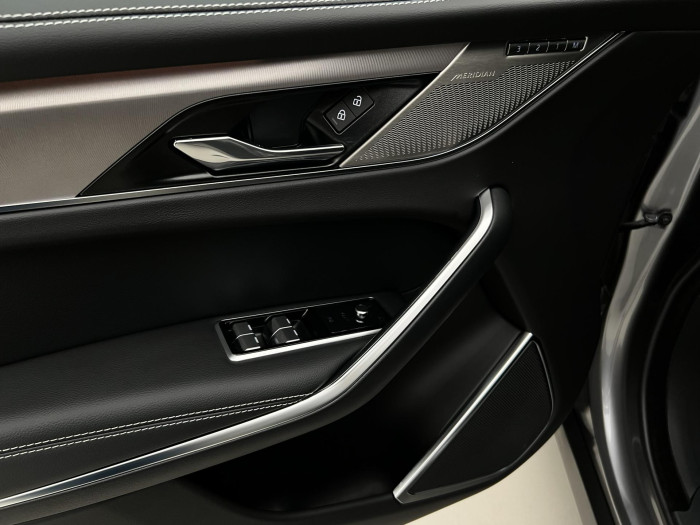 Jaguar F-Pace D300 R-DYNAMIC SE AWD AUT 3.0 d Dynamic SE