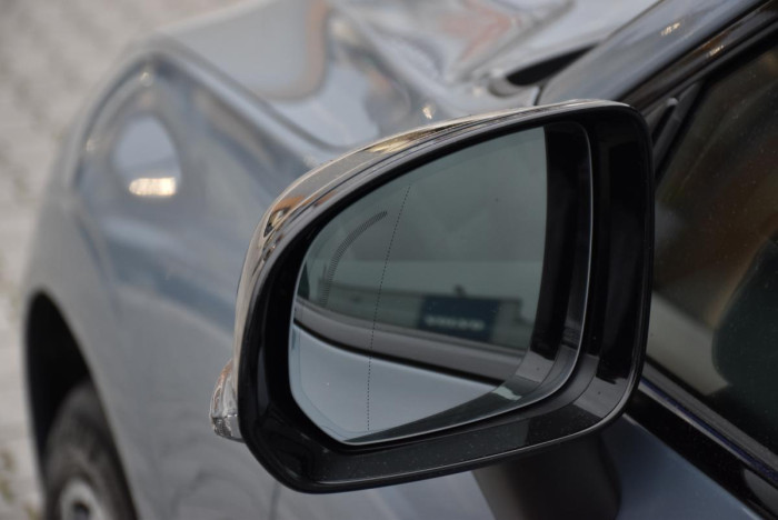 Volvo XC60 B4 AWD R-Design REZERVACE