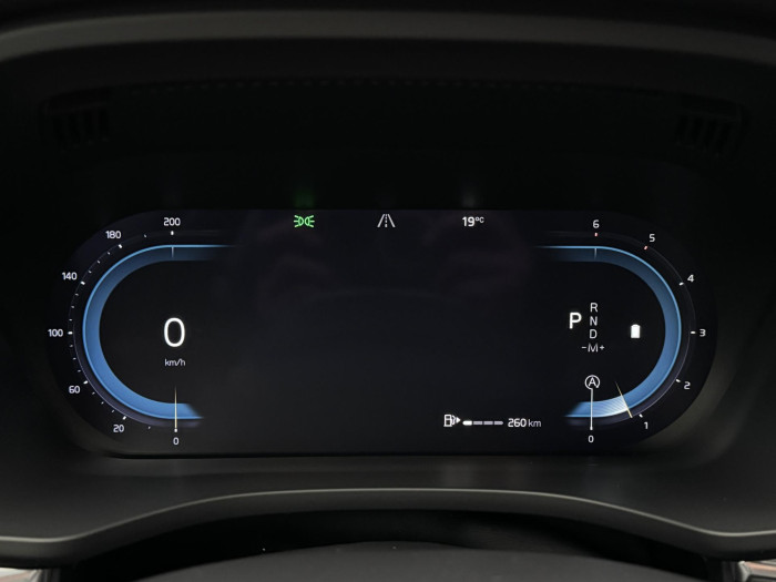 Volvo XC60 B4 AWD CORE CZ 1. maj