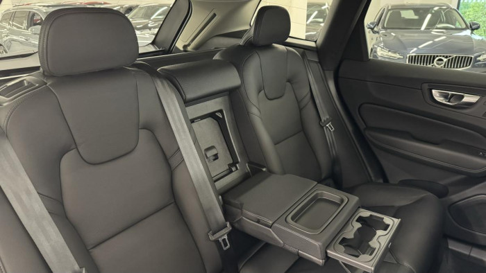 Volvo XC60 B5 AWD INSCRIPTION REZERVACE