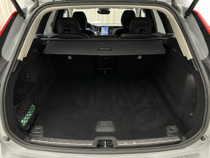 Volvo XC60 B4 AWD PLUS DARK AUT 1.maj.