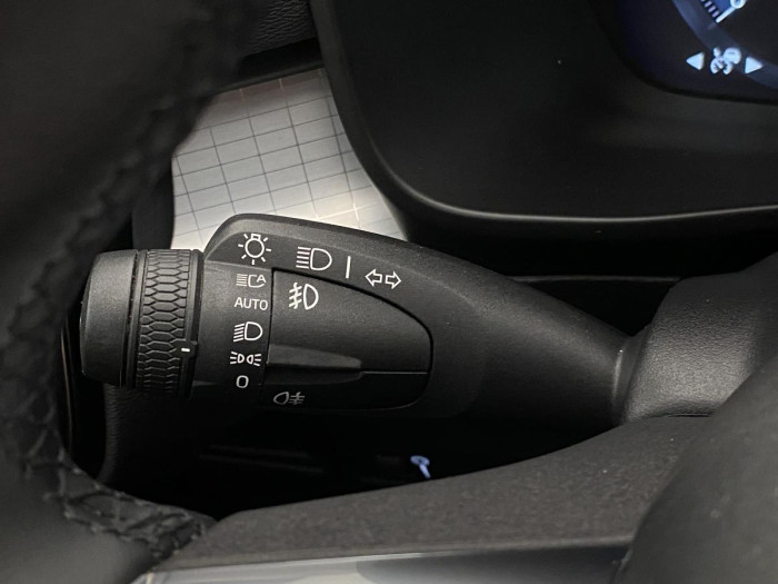 Volvo XC40 B4 MOMENTUM AUT REZERVACE 2.0 Momentum