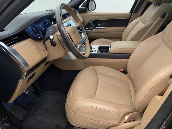 Land Rover Range Rover P550e AUTOBIOGRAPHY SWB