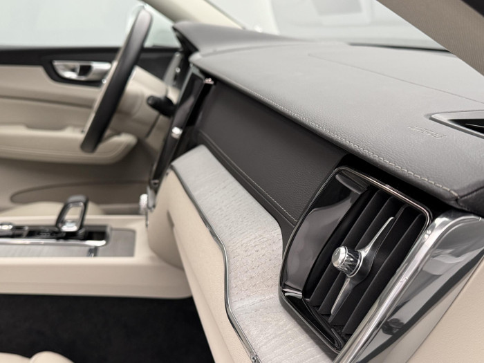 Volvo XC60 T6 AWD RECHARGE PLUS BRIGHT CZ