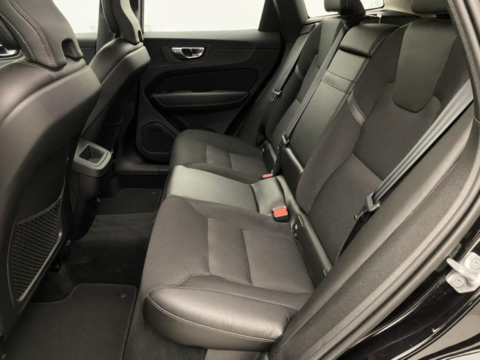 Volvo XC60 B4 AWD MOMENTUM AUT REZERVACE 2.0 Momentum