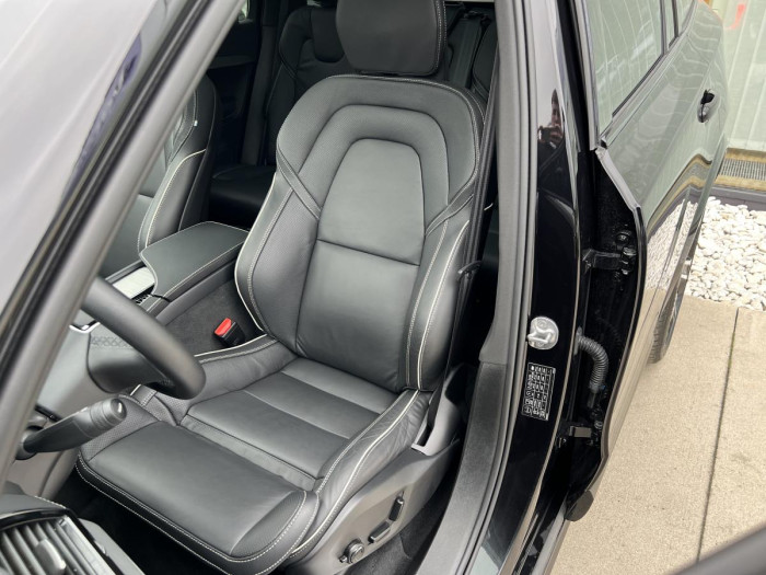 Volvo XC90 B5 AWD ULT. DARK 7MÍSTNÁ Aut