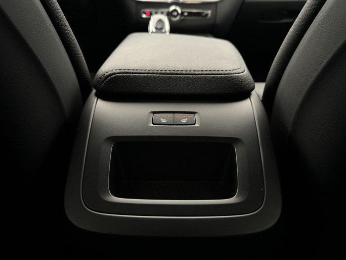 Volvo XC60 B5 AWD INSCRIPTION REZERVACE