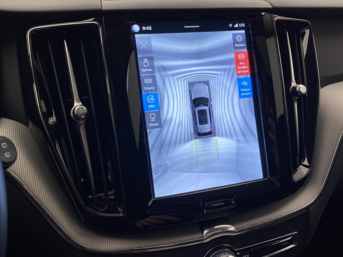 Volvo XC60 T6 AWD PLUG-IN DARK PLUS CZ