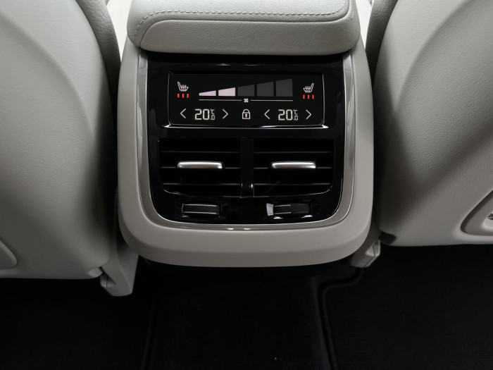 Volvo XC60 B4 PLUS BRIGHT Aut REZERVACE