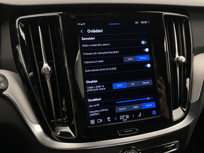 Volvo V60 B4 DARK PLUS AUT CZ