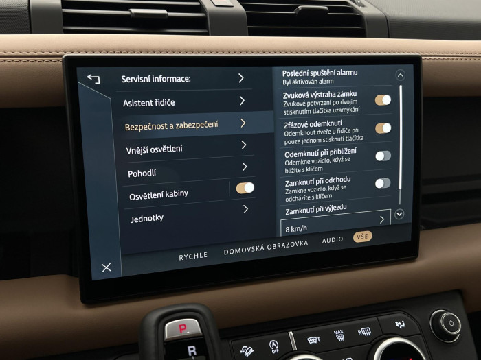 Land Rover Defender 110 D300 X-DYN. HSE REZERVACE 3.0 d