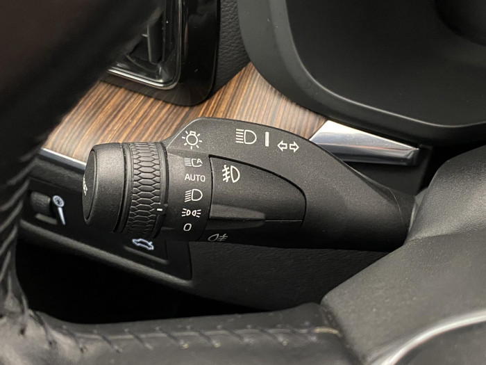 Volvo XC60 B4 AWD INSCRIPTION REZERVACE