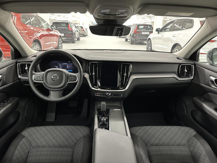 Volvo V60 B3 CORE AUT REZERVACE