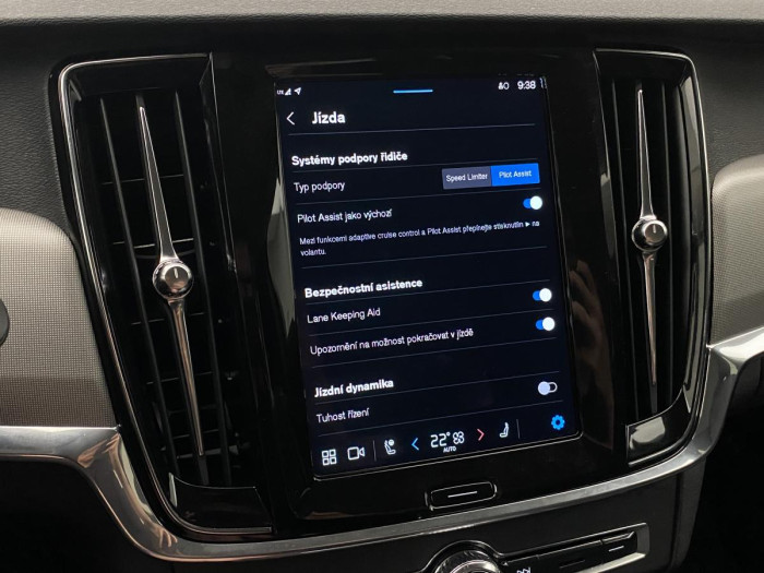 Volvo V90 B4 AWD CORE AUT REZERVACE