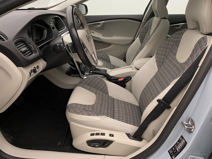 Volvo V40 D3 MOMENTUM AUT 2.0 d Momentum