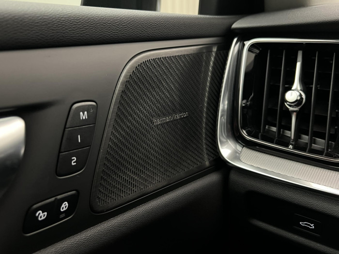 Volvo V60 B4 PLUS DARK AUT 1.maj.