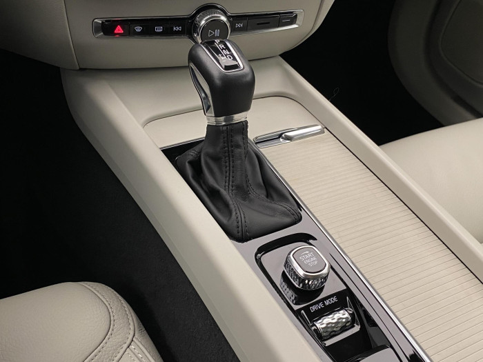 Volvo V60 CC D4 AWD MOMENTUM AUT CZ 2.0 d CC CC Momentum