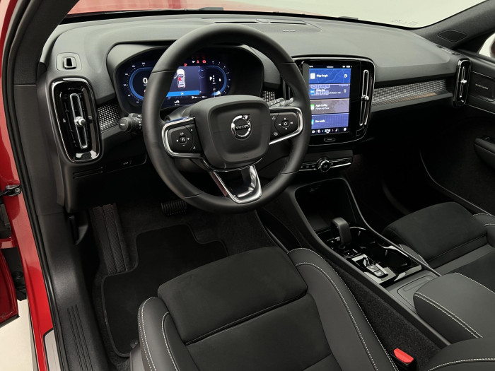 Volvo XC40 B3 ULTRA DARK AUT CZ 1.maj.