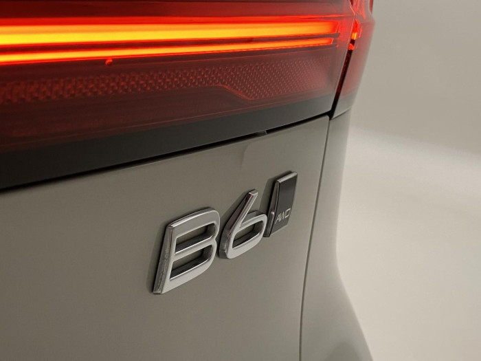 Volvo V90 B6 AWD R-DESIGN AUT REZERVACE