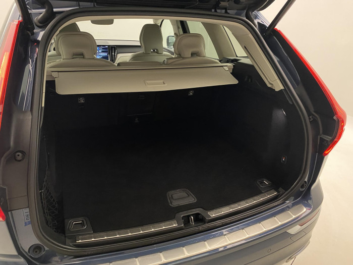 Volvo XC60 B4 AWD DARK PLUS AUT CZ