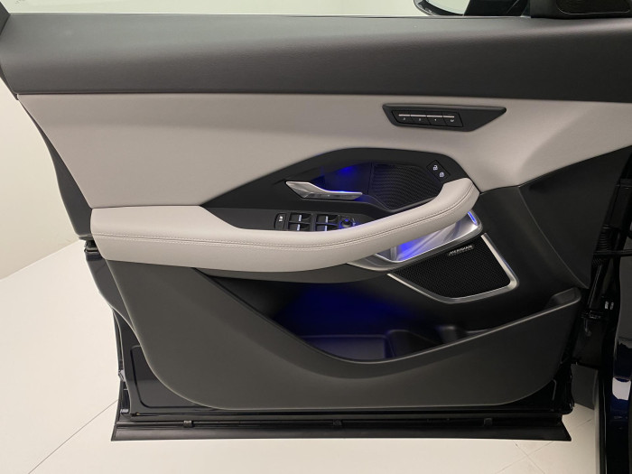 Jaguar E-Pace P250 SE  R-DYNAMIC REZERVACE 2.0 SE Dynamic