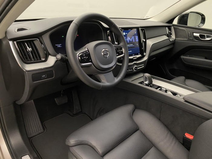 Volvo XC60 B4 AWD PLUS DARK AUT 1.maj