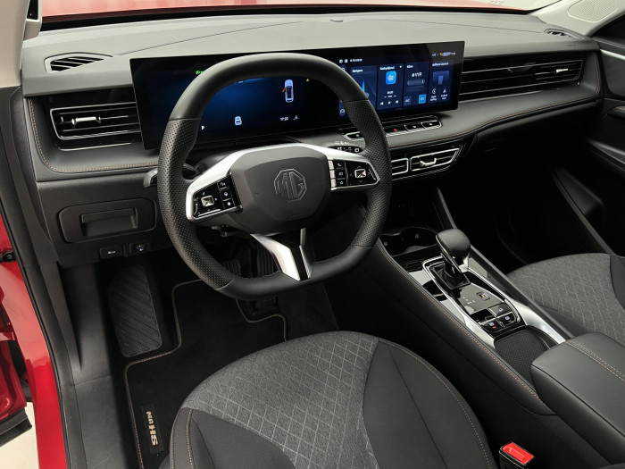 MG HS 1.5 TGI EMOTION 7DCT AUT CZ