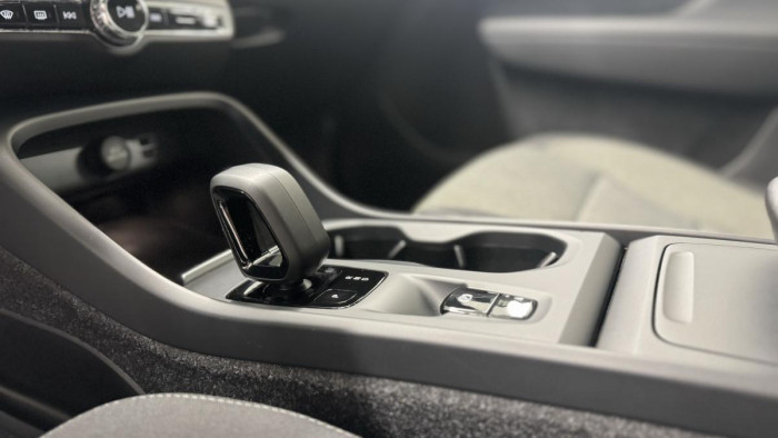 Volvo XC40 B4 MOMENTUM REZERVACE 2.0 Momentum