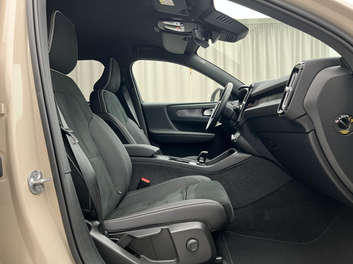 Volvo EX40 PURE ELECTRIC TWIN PLUS AUT CZ