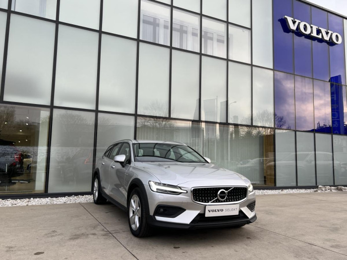 Volvo V60 CROSS COUNTRY B4 AWD Aut 1.maj