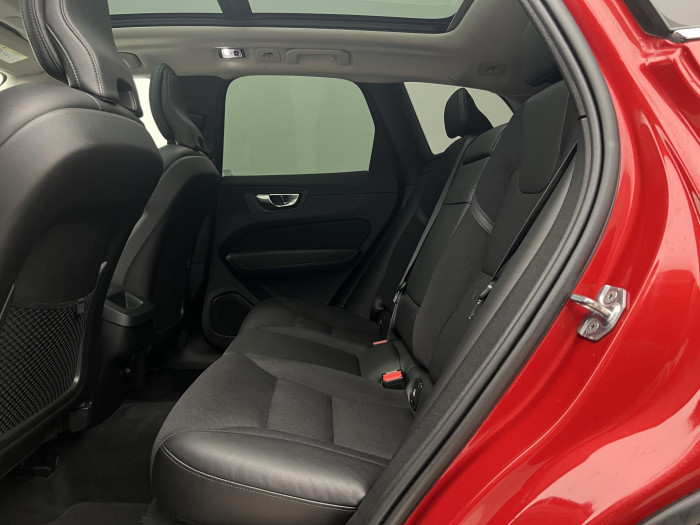 Volvo XC60 B5 AWD MOMENTUM AUT 2.0 Momentum