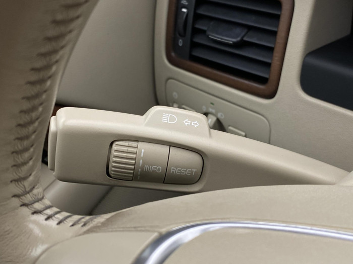 Volvo V70 D5 AWD SUMMUM AUT CZ 2.4 d Summum