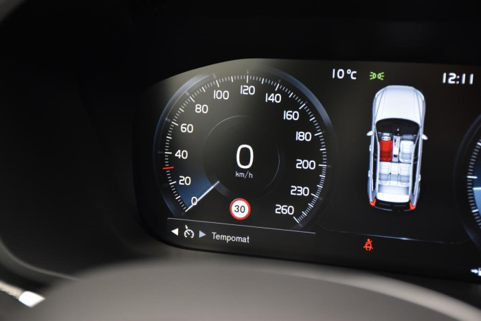 Volvo XC60 D3 R-Design 1.maj. REZERVACE 2.0 d