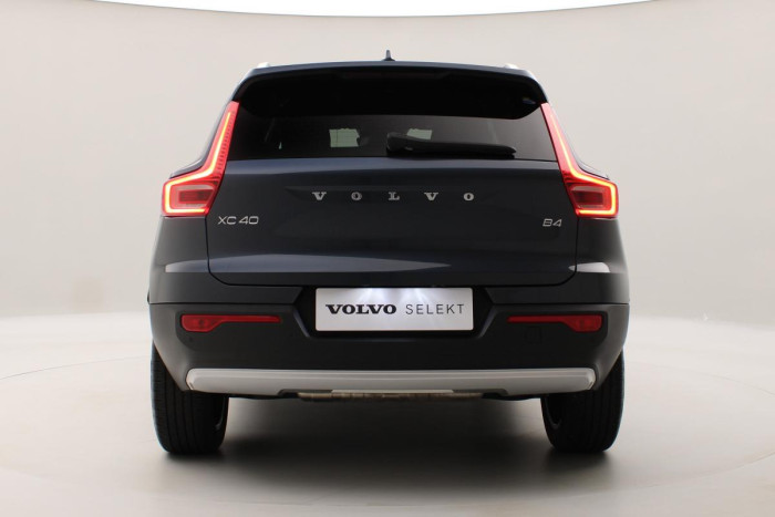 Volvo XC40 B4 MOMENTUM AUT REZERVACE 2.0 Momentum