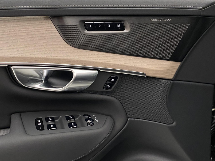 Volvo XC90 T8 AWD RECHARGE DARK PLUS 7m
