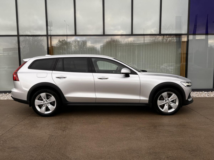 Volvo V60 CROSS COUNTRY B4 AWD Aut 1.maj
