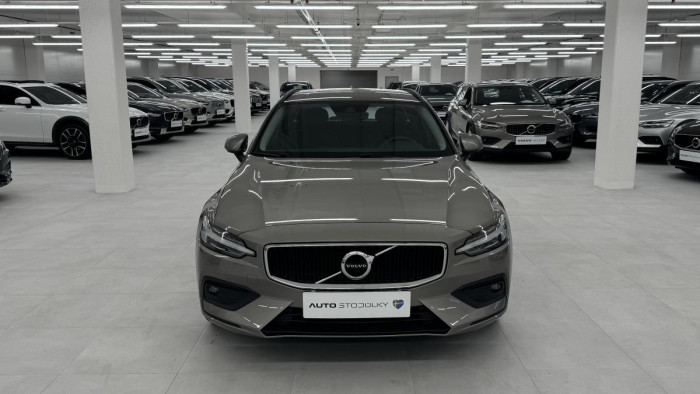 Volvo V60 B4 MOMENTUM AUT REZERVACE 2.0 Momentum