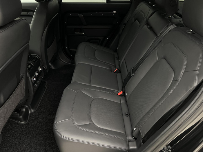 Land Rover Defender 110 D250 X-DYNAMIC SE AWD Aut 3.0 d Dynamic SE