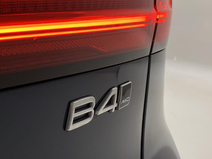 Volvo V90 B4 AWD ULTIMATE AUT REZERVACE